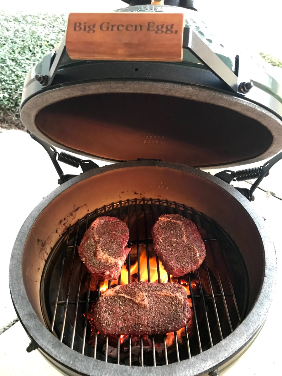 Grilling The Perfect Steak on a Big Green Egg – Saws and Carbs